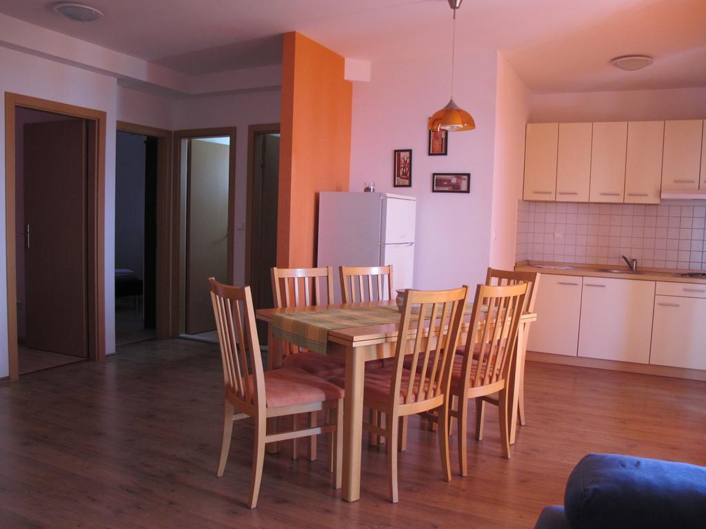 Apartment Bozan Omiš Δωμάτιο φωτογραφία